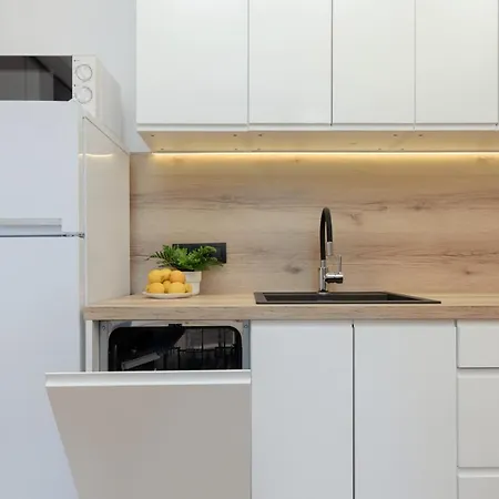 Roomy Oczapowskiego In Bielany By Renters *