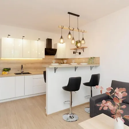Roomy Oczapowskiego In Bielany By Renters *